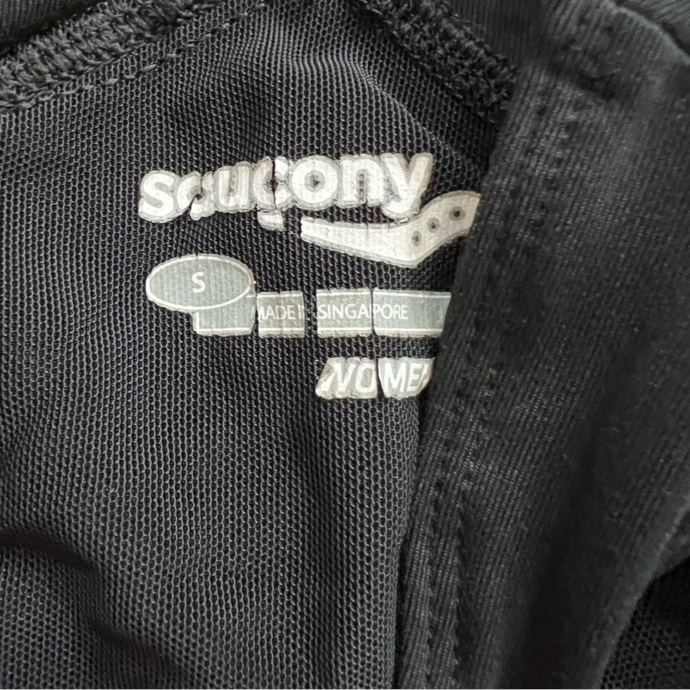 Saucony Athletic Tank Top Black Crossback Built In Bra Workout Running Small - Picture 3 of 5